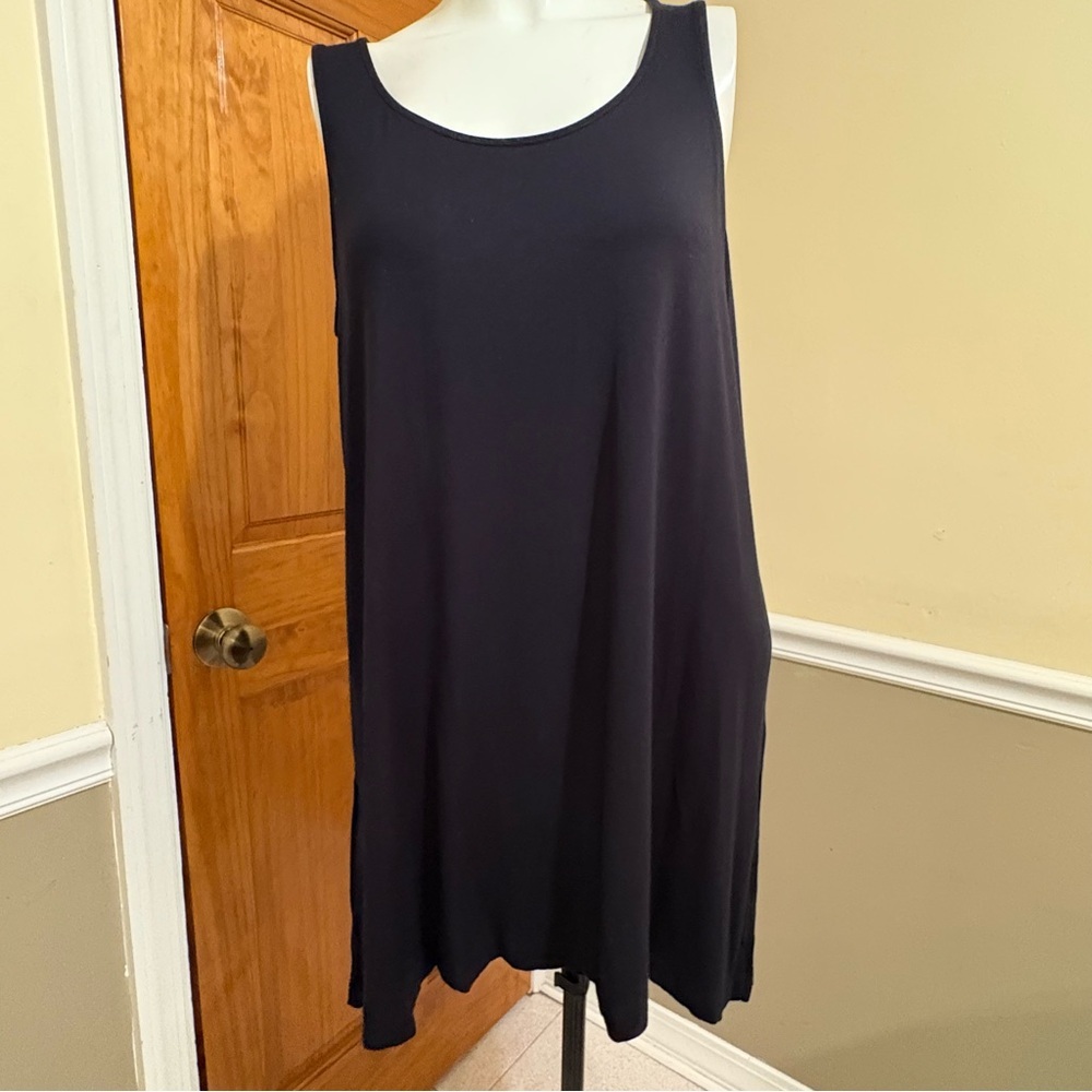 Wynne Layers Soft Viscose/Spandex Sleeveless Black Top Sz.L